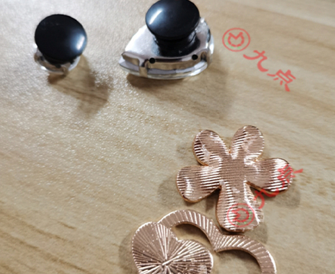 金属粘尼龙低白化透明快干胶,适合小面积粘接的金属专用胶水