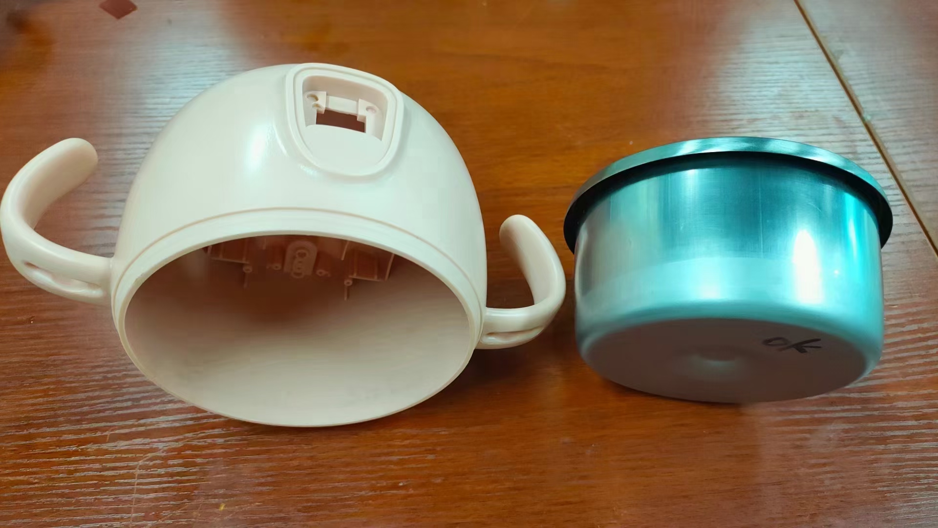 PP塑料粘不锈钢如何粘接？九点专用金属粘塑料胶水轻松解决粘接难题