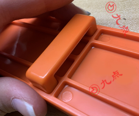 不发白不发脆的PVC塑料胶水,用九点柔软性塑料胶水